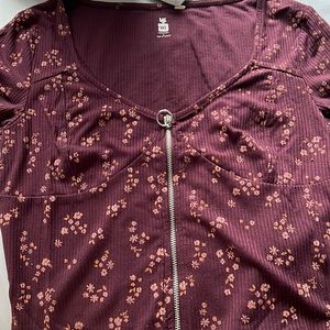 Short sleeve flowery top